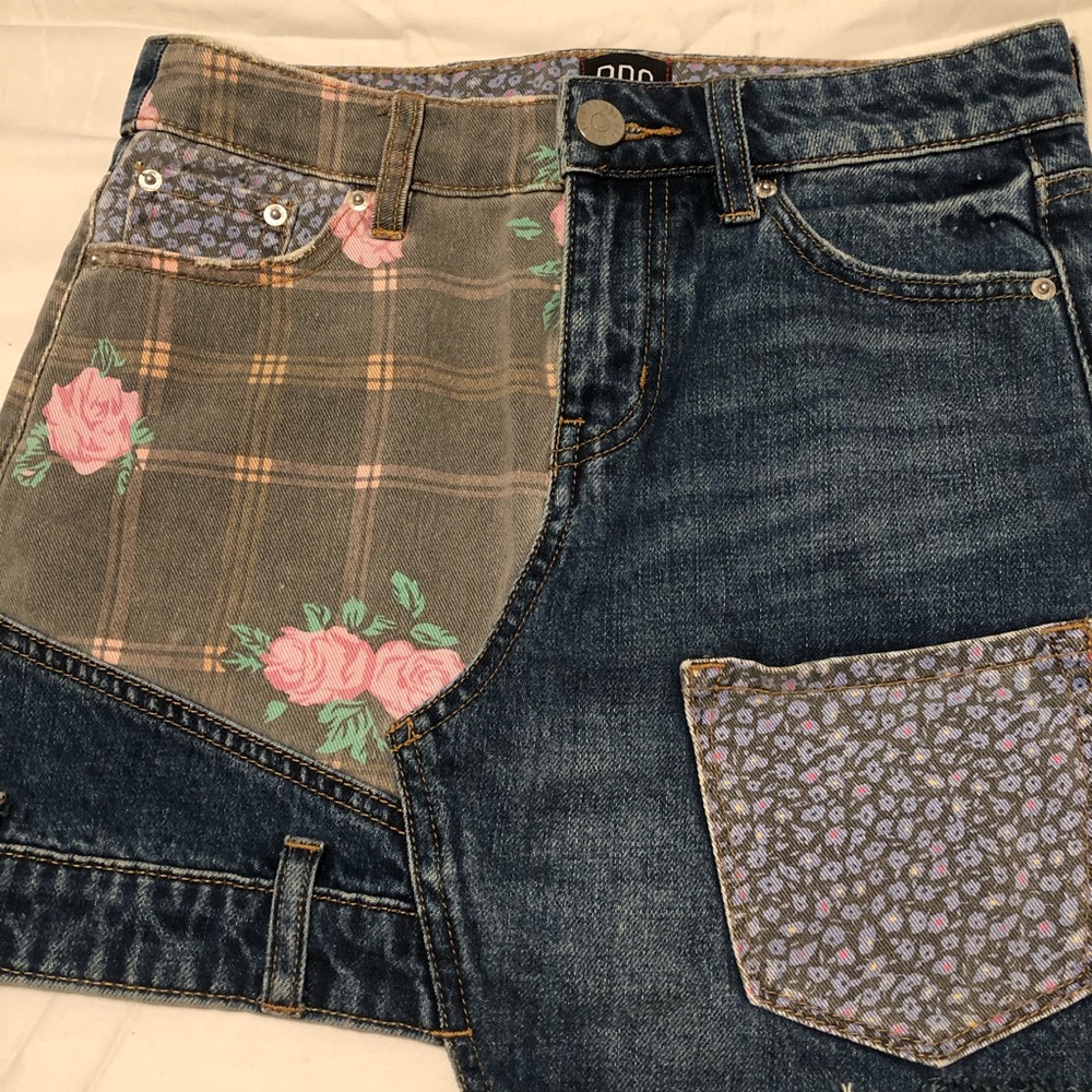 Urban Outfitters Denim Mini Skirt XS - Picture 2 of 4